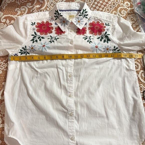 Anthropologie White and Pink Embroidered Button Down Shirt - Picture 7 of 8